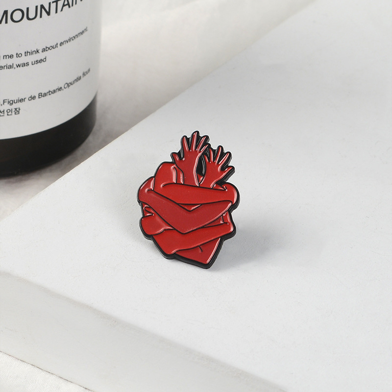 Anatomical Heart Enamel Pin Br - Medical Label 评论和价格